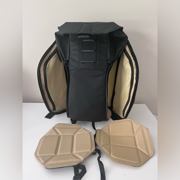 Peak Design EVERYDAY BACKPACK - Picture 3 of 12